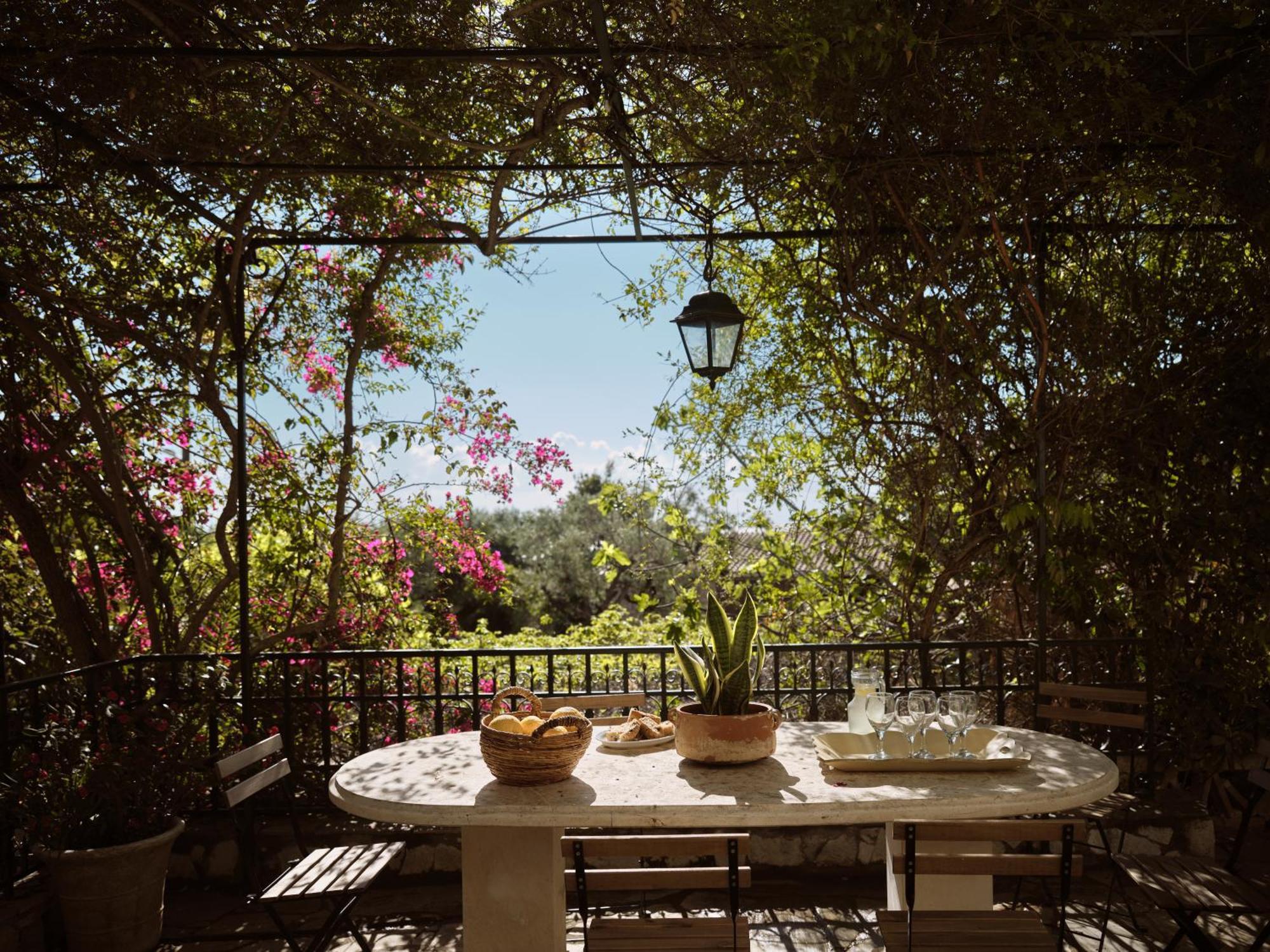 Almeira 4Acre Estate, For Unparalleled Seclusion, By Thinkvilla Закинтос Экстерьер фото